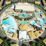 Lacqua diroma - Suítes confortáveis, Park aquático 24h - PISCINA DE ONDAS, Com roupa de cama e banho