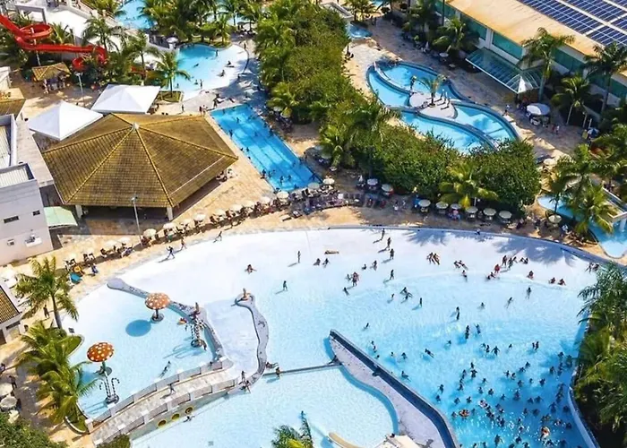 Lacqua diroma - Suítes confortáveis, Park aquático 24h - PISCINA DE ONDAS, Com roupa de cama e banho